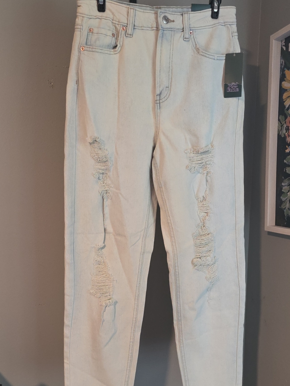 wild fable Women's Straight Leg Distressed Jeans in Light Size 4